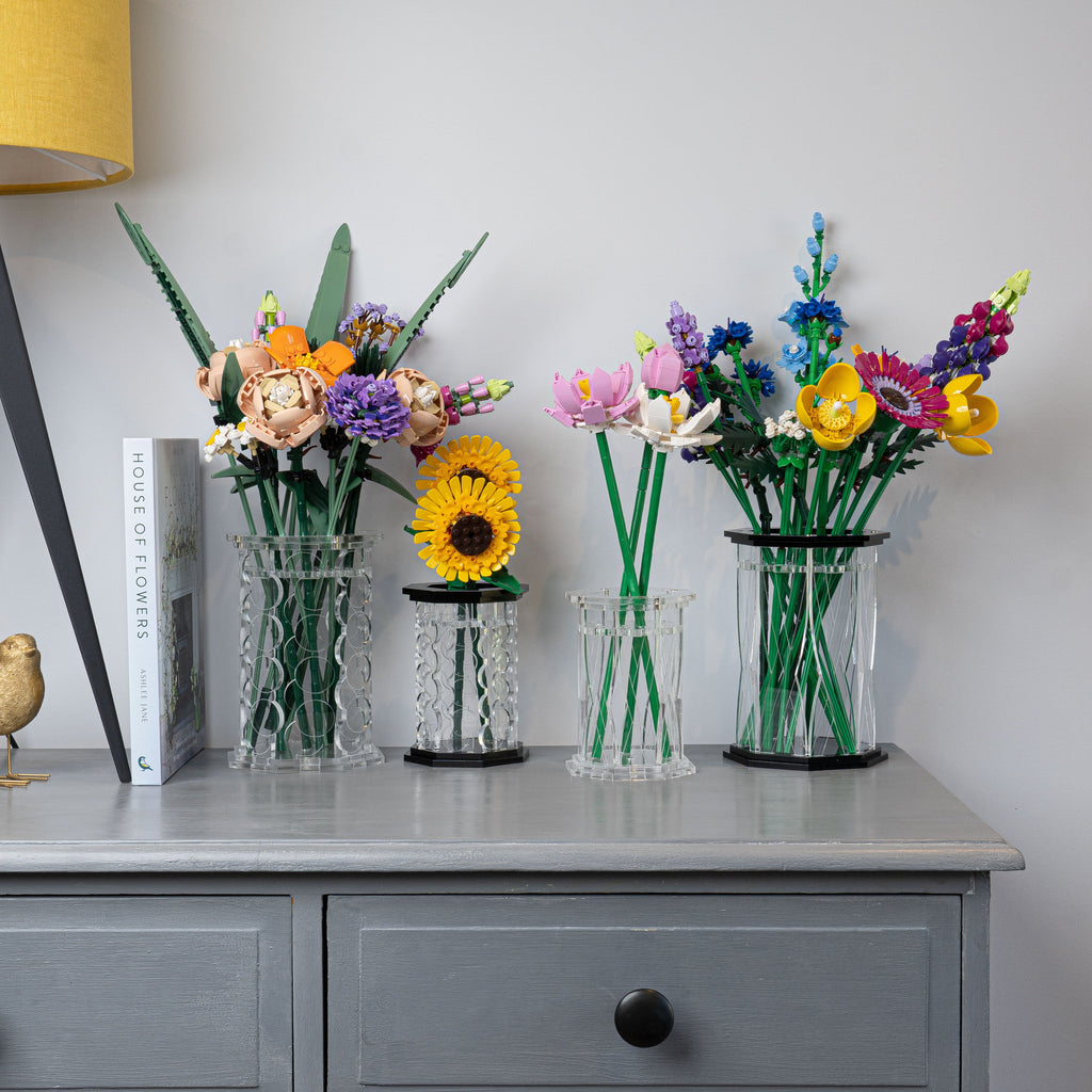 LEGO Flowers in the acrylic display vase, display view 3