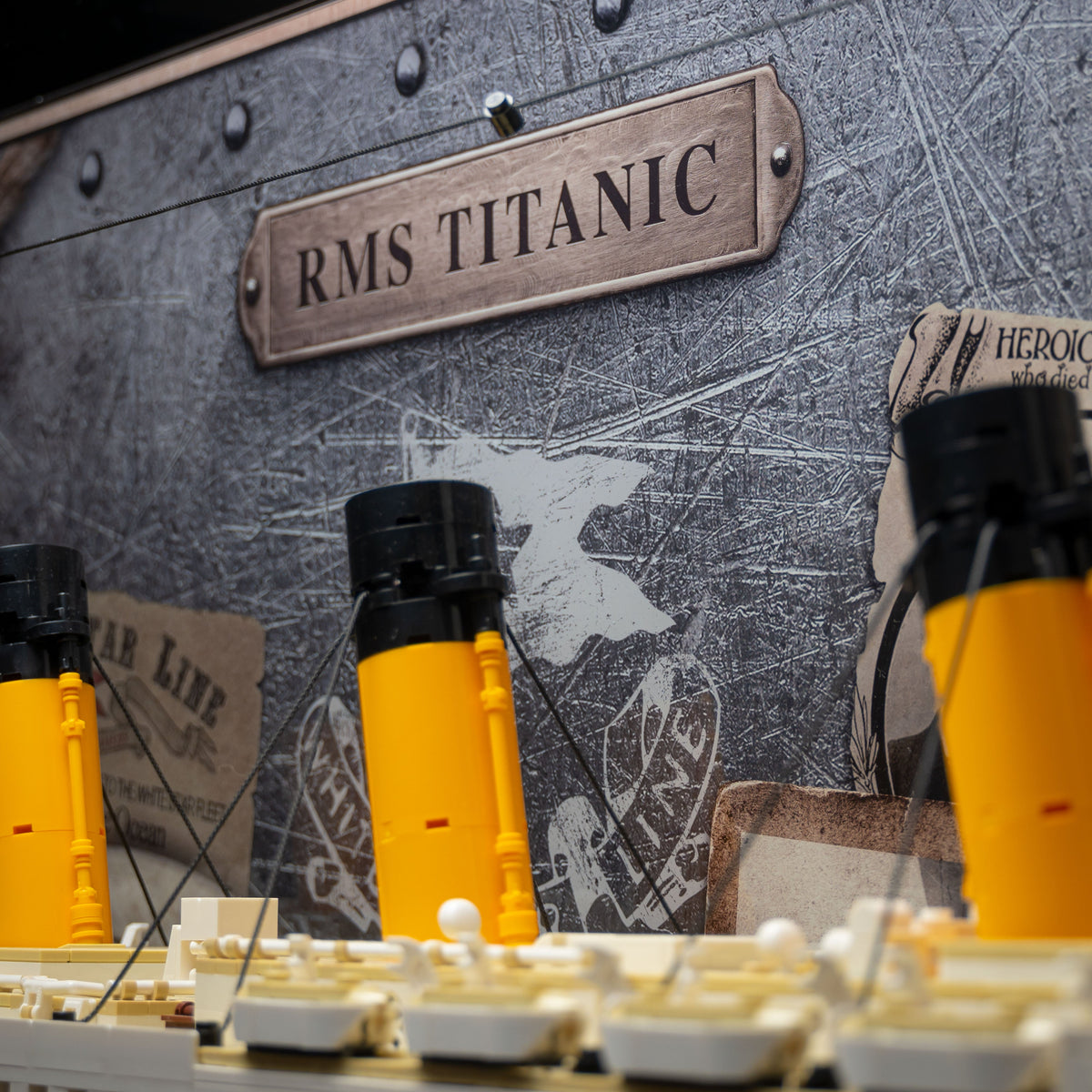 Acrylic display case construction detail for LEGO 10294 Titanic, view 7