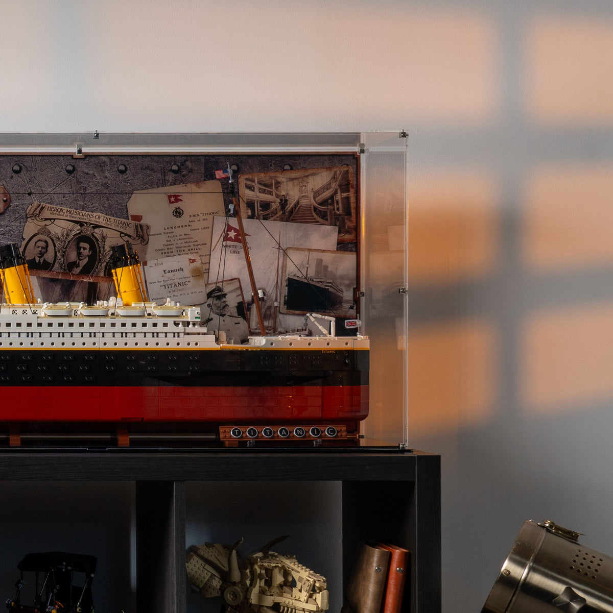 Acrylic display case construction detail for LEGO 10294 Titanic, view 14