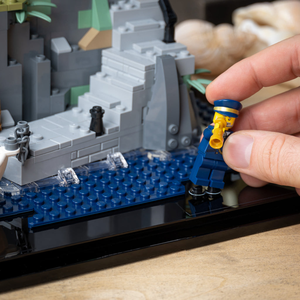 Acrylic display case construction detail for LEGO 21335 Motorised Lighthouse, view 10
