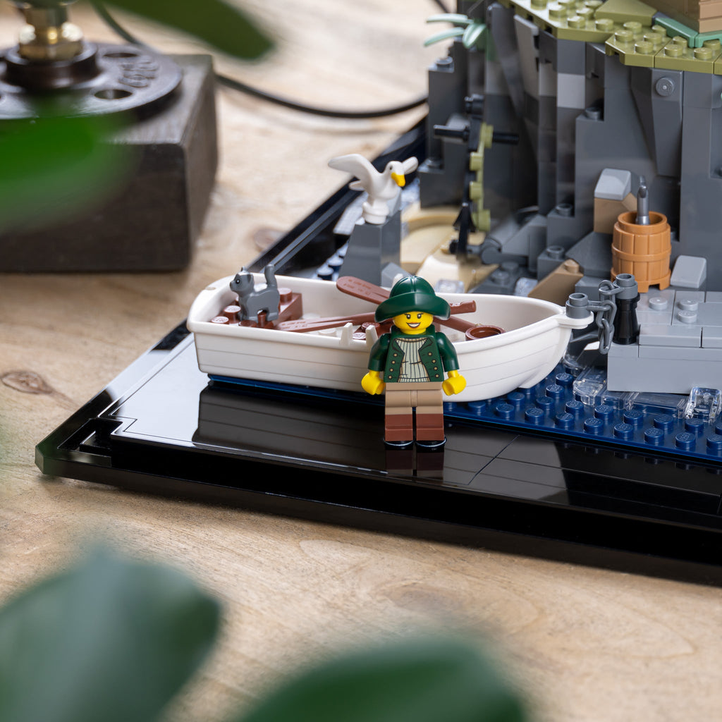 Acrylic display case construction detail for LEGO 21335 Motorised Lighthouse, view 11