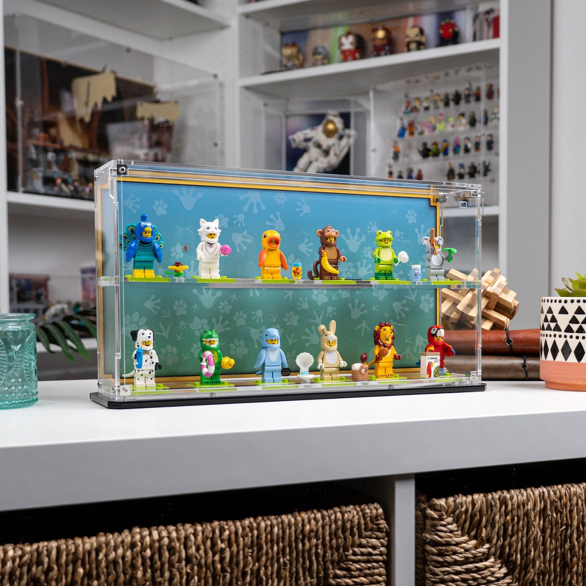 LEGO 71051 Animals Minifigures Series 28 in the acrylic display case, display view 9