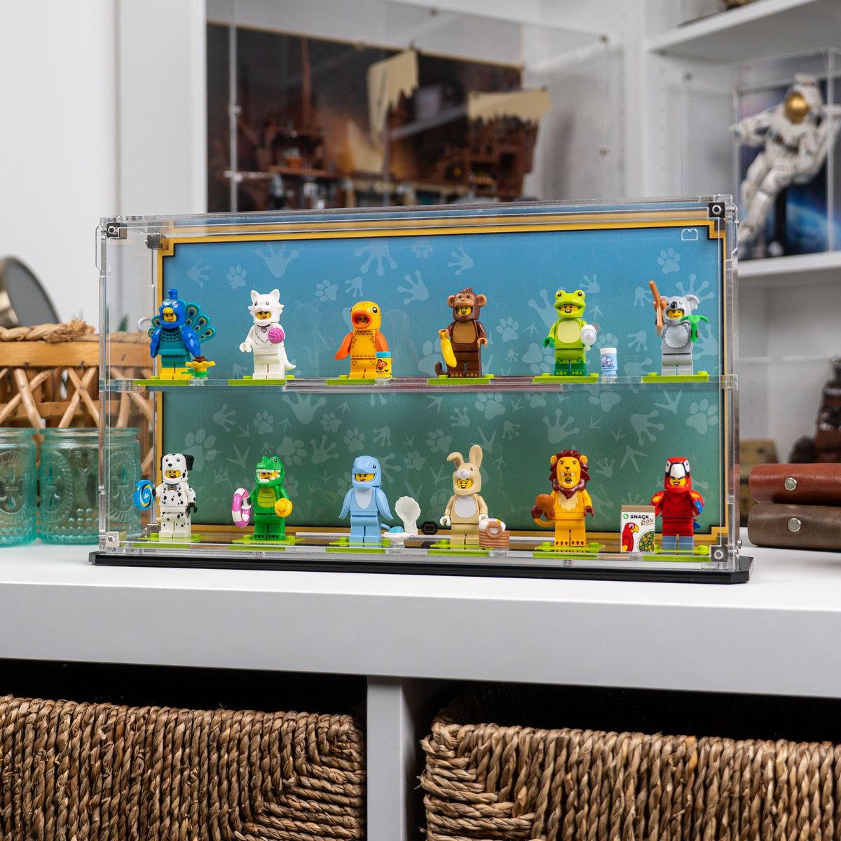 LEGO 71051 Animals Minifigures Series 28 in the acrylic display case, display view 10