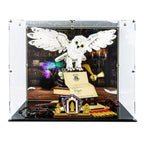LEGO 76391 Hogwarts Icons Collectors' Edition in the acrylic display case, display view 2
