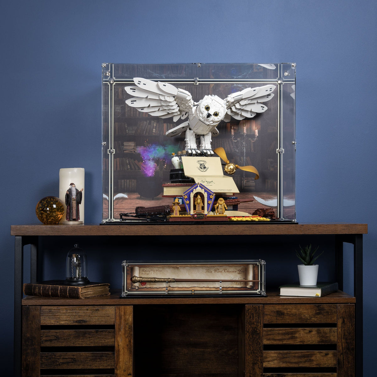LEGO 76391 Hogwarts Icons Collectors' Edition in the acrylic display case, display view 5