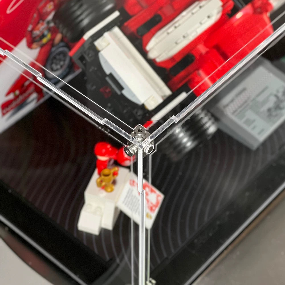 Close view of the clear acrylic corner and fastener on the LEGO 11375 display case.