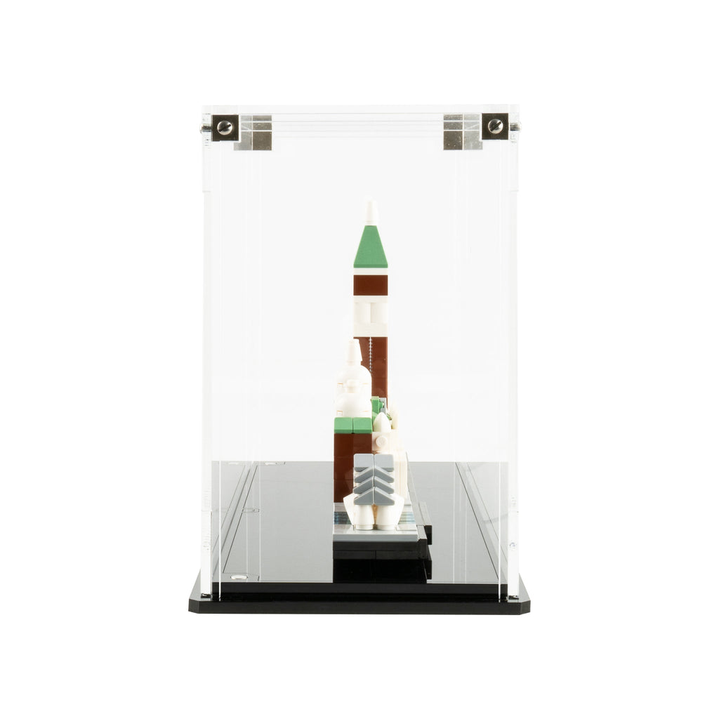 LEGO Venice Skyline 21026: model and display case shown together.