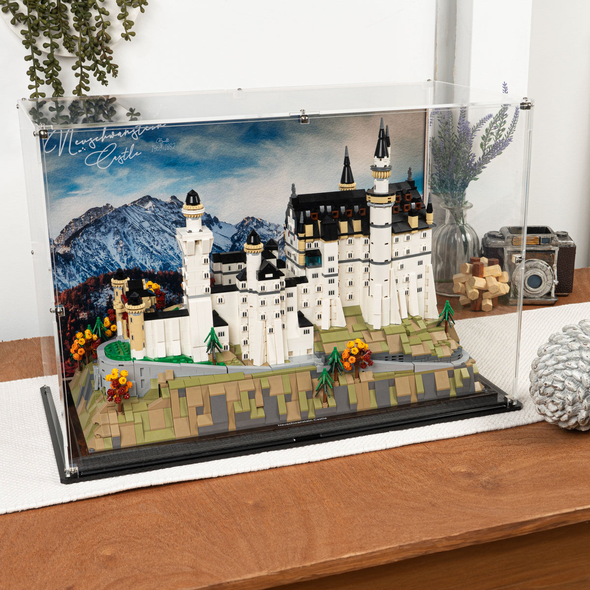 LEGO Neuschwanstein Castle 21063: model and display case shown together.
