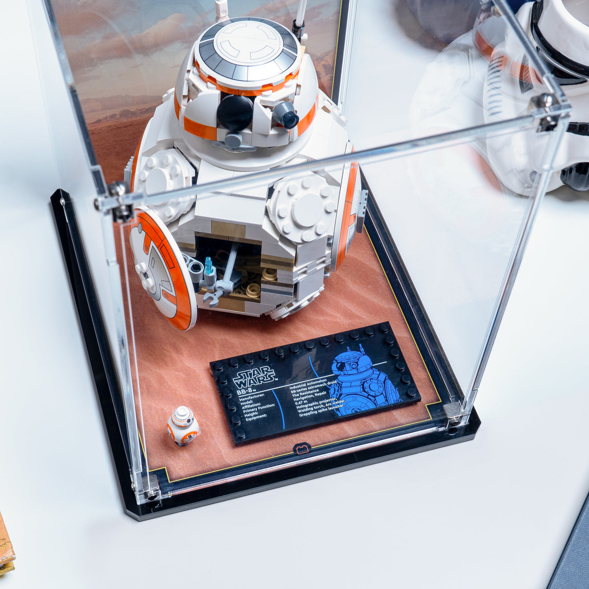 LEGO BB-8 Astromech Droid 75452: close view of the display case construction or display arrangement.