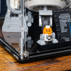 LEGO Chopper C1-10P Astromech Droid 75416: close view of the display case construction or display arrangement.