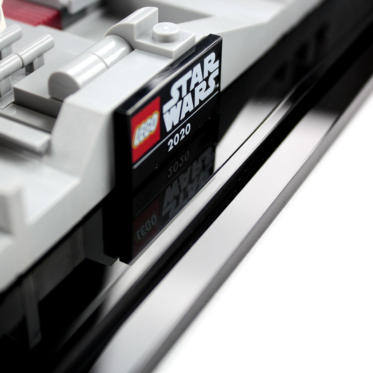 LEGO Death Star II Battle 40407: close view of the display case construction or display arrangement.