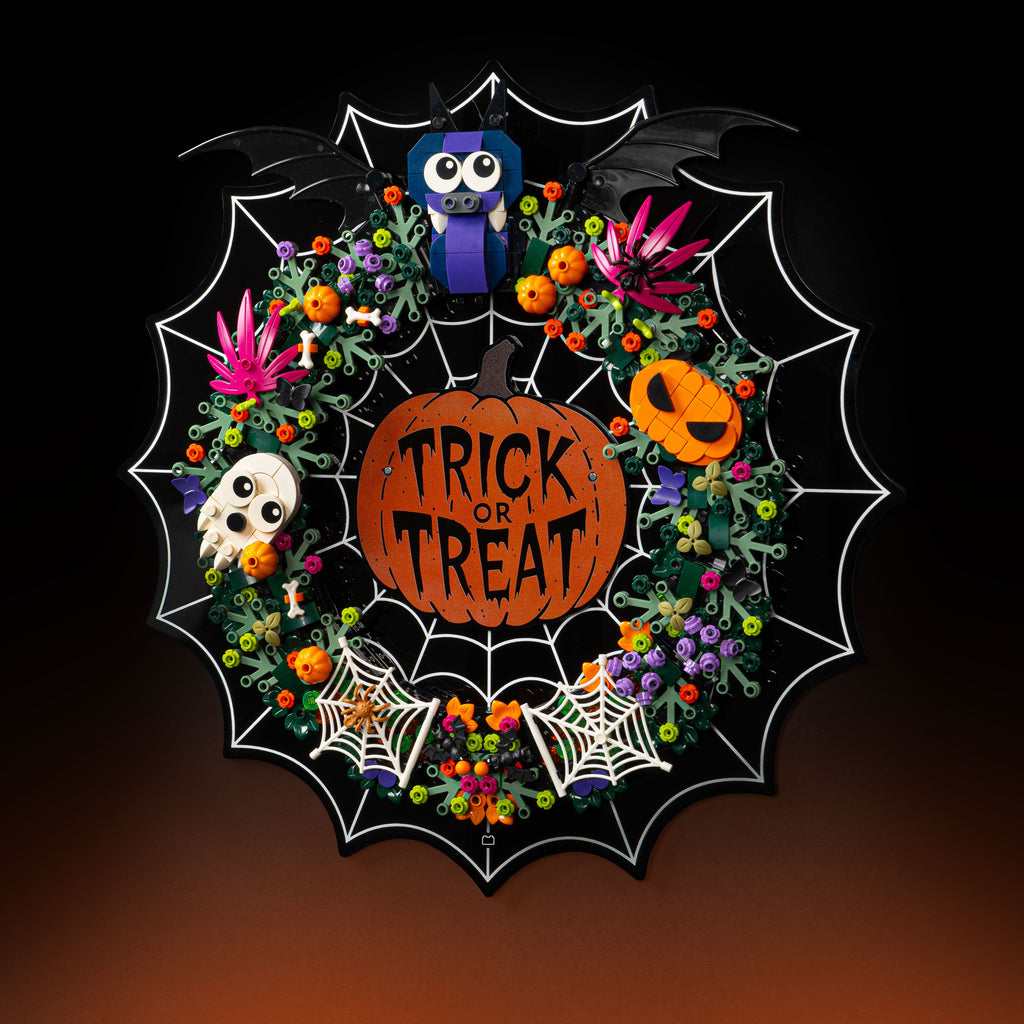 LEGO Halloween Wreath 40825: model and wall display stand shown together.