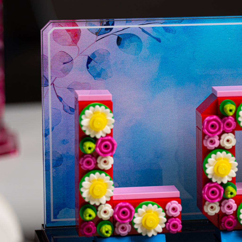 LEGO Love Letters 40867: close view of the display stand construction or display arrangement.