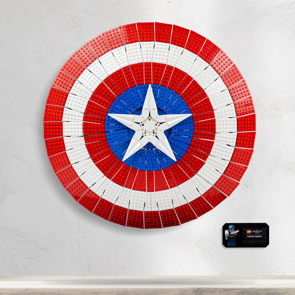 LEGO Captain America's Shield 76262: complete model with the wall display stand; shown configuration.