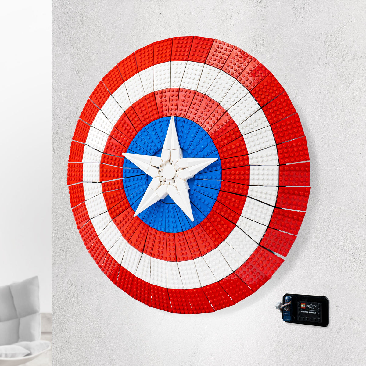 LEGO Captain America's Shield 76262: model and wall display stand shown together.