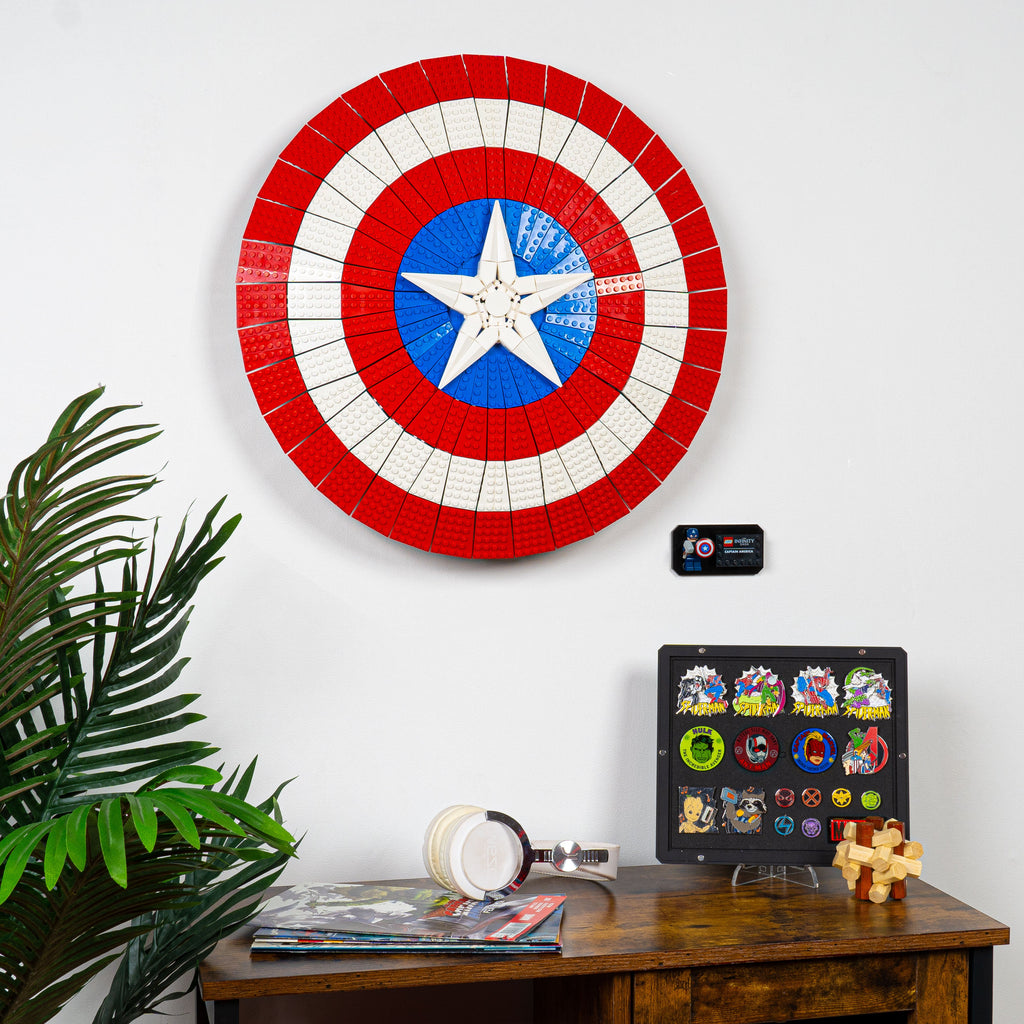 LEGO Captain America's Shield 76262: model and wall display stand shown together.