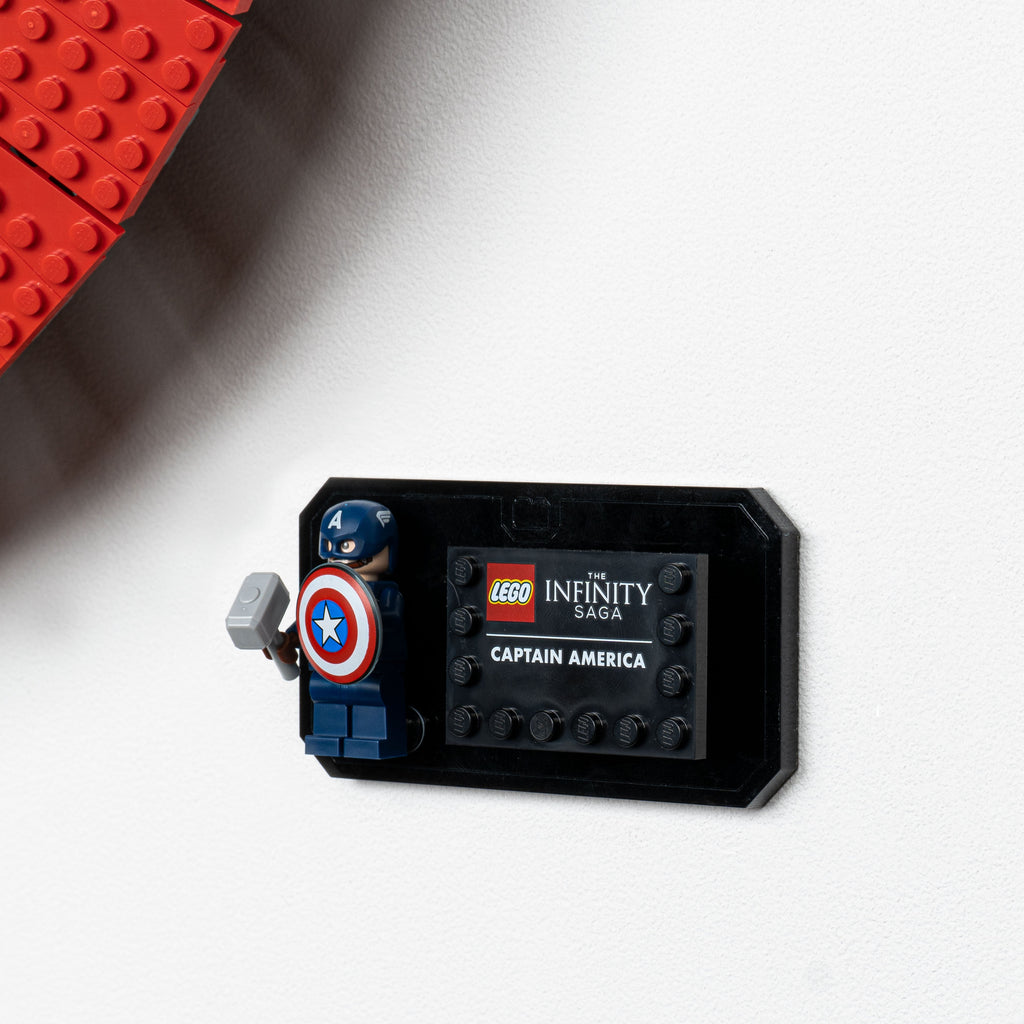 LEGO Captain America's Shield 76262: close view of the wall display stand construction or display arrangement.