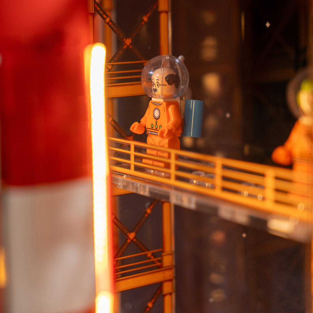 LEGO 21367 Ideas Tintin Moon Rocket — G13 display view