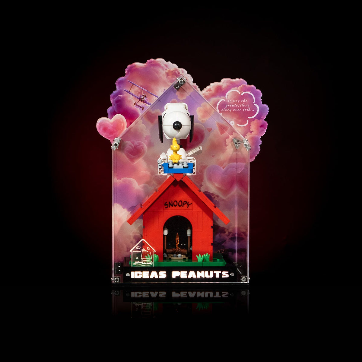 LEGO 21368 Ideas Peanuts: Snoopy's Doghouse — G03 display view